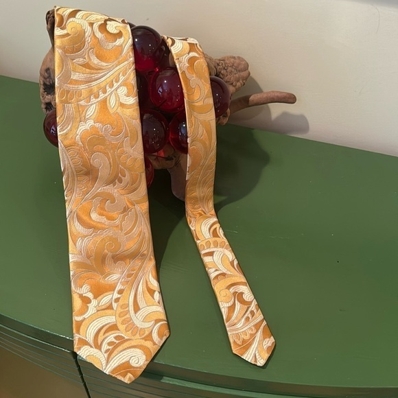 Ted Baker London 🎈sale🎈100% silk hand tailored in USA 🇺🇸 - Picture 1 of 6